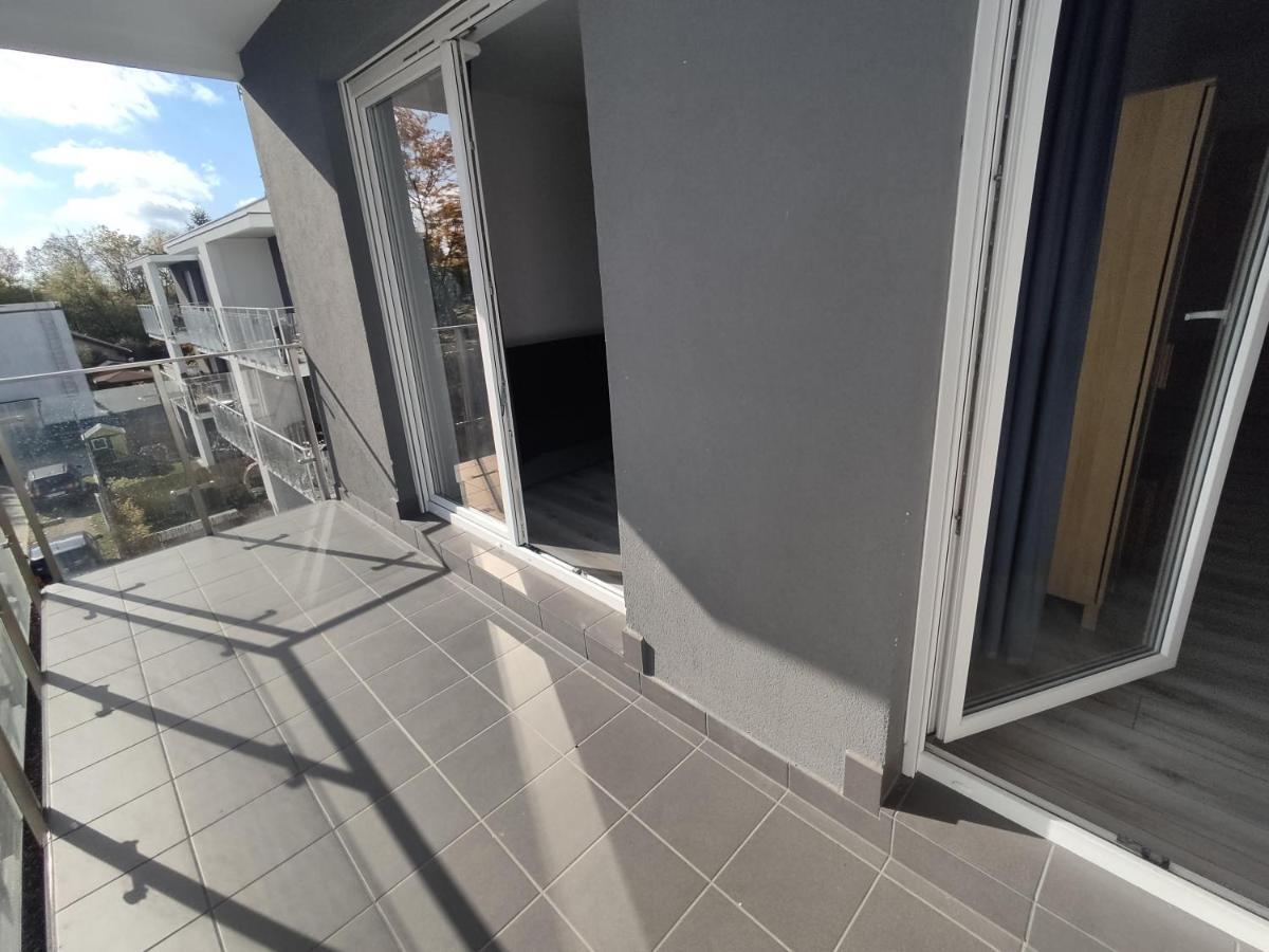 1110 Smialego 39 - Tanie Pokoje W Apartamencie - Samodzielne Zameldowanie - Self Check In 波兹南 外观 照片