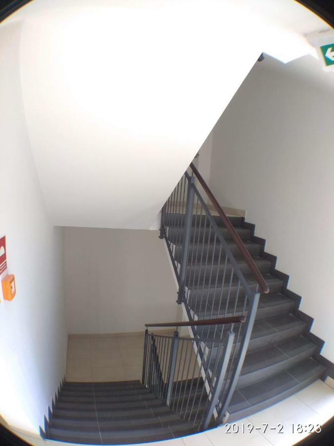 1110 Smialego 39 - Tanie Pokoje W Apartamencie - Samodzielne Zameldowanie - Self Check In 波兹南 外观 照片