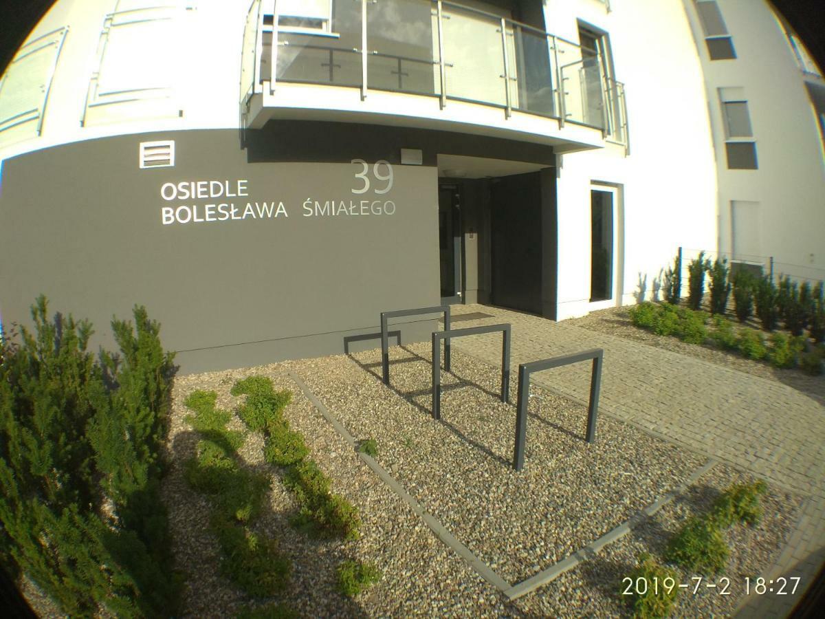 1110 Smialego 39 - Tanie Pokoje W Apartamencie - Samodzielne Zameldowanie - Self Check In 波兹南 外观 照片